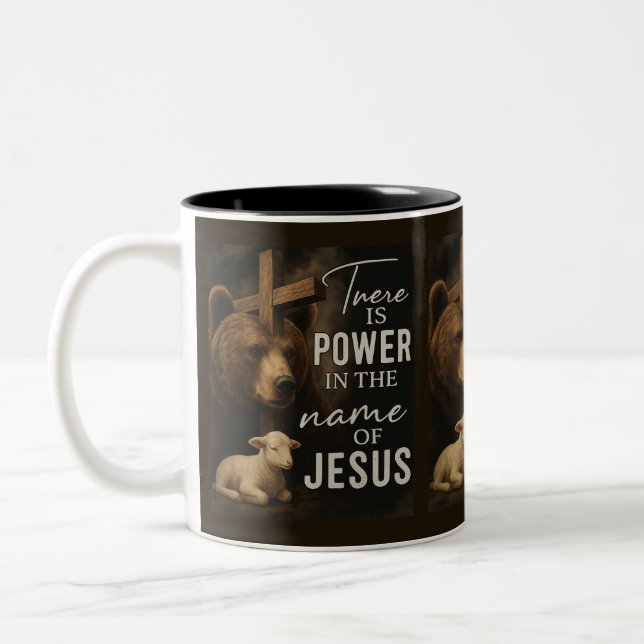 Caneca De Café Em Dois Tons Há poder em nome de Jesus (Esquerda)