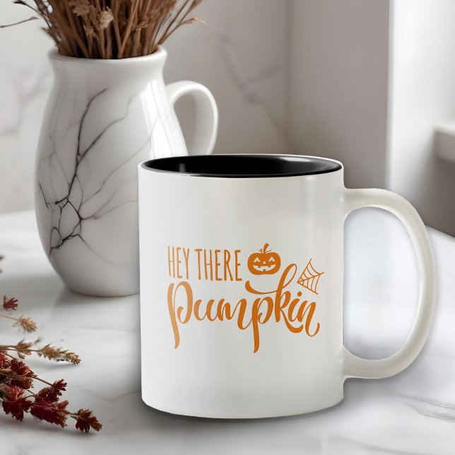 Caneca De Café Em Dois Tons Halloween Ei Lá Pumpkin (The design features text that says "Hey there, pumpkin," perfect for those fall mornings)
