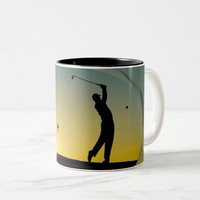 Caneca De Café Em Dois Tons HAMbyWG - Mug Personalizável - Golfer em Dusk (Frente Esquerda)