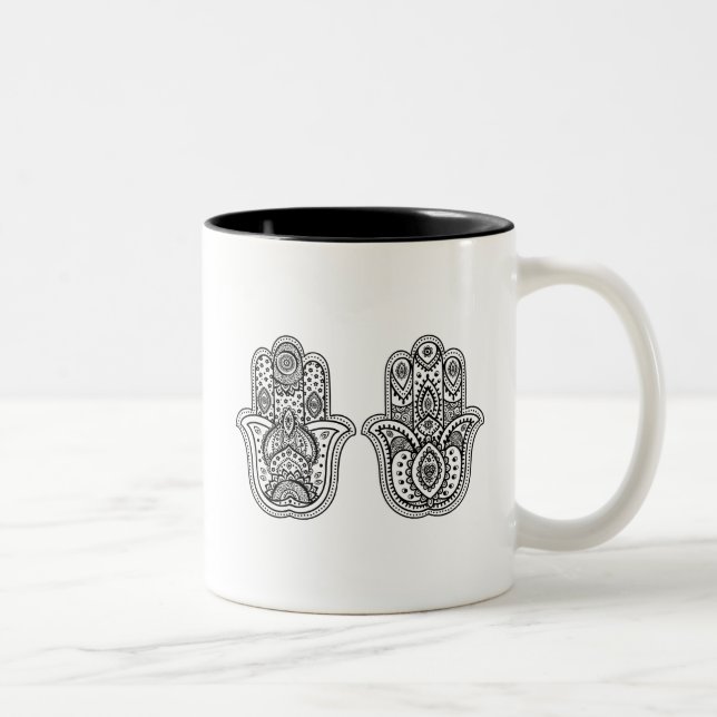 Caneca De Café Em Dois Tons Hamsa tirado mão com ornamento (Direita)