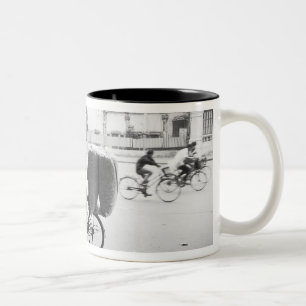 Caneca De Café Em Dois Tons Hanoi Vietnã, Mulher de Entrega de Bicicleta (NR)