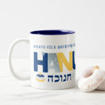 Caneca De Café Em Dois Tons HANUKKAH Menorah Dreidel Coffee Mug<br><div class="desc">Nosso Hanukkah saudando MUG com um sonho, menorah, rosquinha de gelatina e estrelas judaicas de David é uma bela e divertida maneira de desejar a família e amigos um Feliz Hanukkah em estilo. . Personalize com a sua saudação personalizada e torne-a verdadeiramente uma espécie de. Precisa de ajuda com este...</div>