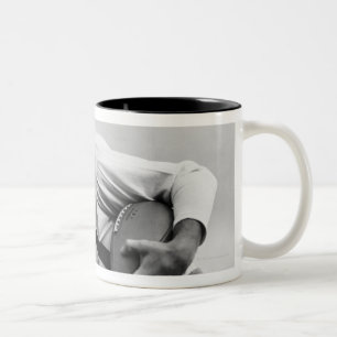 Caneca De Café Em Dois Tons Homem que joga o futebol 3
