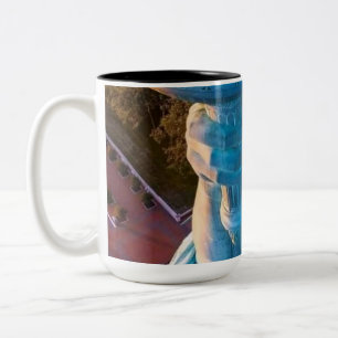 Caneca De Café Em Dois Tons Horizonte de Nova York, Tocha da Estátua da Liberd