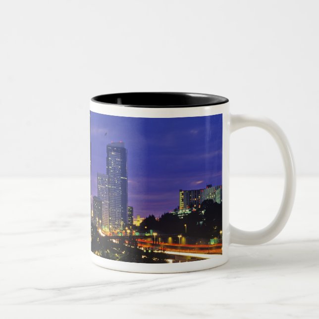 Caneca De Café Em Dois Tons horizonte de Seattle, Washington à noite (Direita)