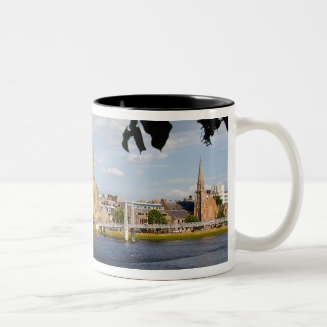 Caneca De Café Em Dois Tons Horizonte e rio da pitoresca cidade de Inverness (Direita)