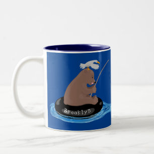 Caneca De Café Em Dois Tons Ilustração de desenho animado de um filhote de urs