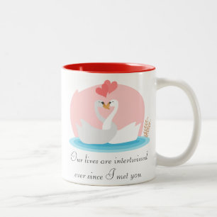 Caneca De Café Em Dois Tons Ilustração fofa de cisnes apaixonados