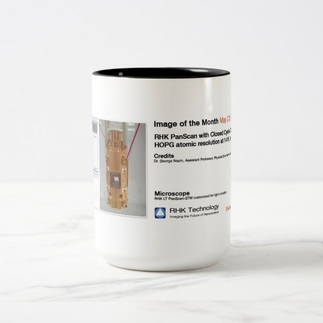 Caneca De Café Em Dois Tons Imagem de RHK mês do maio de 2013 (Centro)