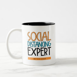 Caneca De Café Em Dois Tons Introdução ao especialista em distanciamento soc