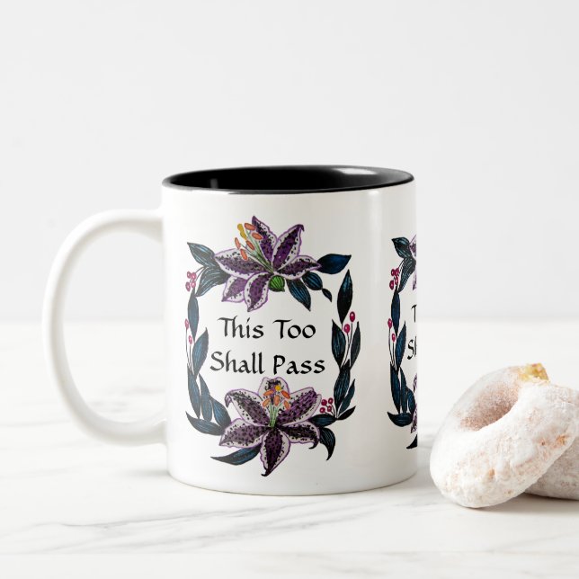 Caneca De Café Em Dois Tons "Isto Também Deve Passar" Aquarela Lily Wreath (Com Donut)