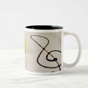 Caneca De Café Em Dois Tons Itália, Cento. Um prato de tortellini de queijo