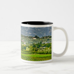 Caneca De Café Em Dois Tons Itália, Lago de Garda. As margens do Lago de Garda