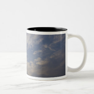 Caneca De Café Em Dois Tons Itália, Veneza. Mulher vestida com fantasia para