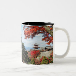 Caneca De Café Em Dois Tons Japão, Kyoto. Templo Kiyomizu em cores de outono