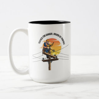 Caneca De Café Em Dois Tons Journeyman Lineman Hero Sunset Illustration