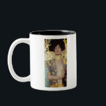 Caneca De Café Em Dois Tons Judith de Gustav Klimt e Chefe de Holofernes<br><div class="desc">Judith de Gustav Klimt e a famosa pintura do Chefe de Holofernes (1901). gustav klimt, klimt, art nouveau, gustav klimt o beijo, o beijo, o ouro, gustav, simbolismo, amor, vintage, freyas klimt lágrimas, klimt a árvore da vida, belas artes, beijo, história da arte, arte, flores, mestrados, mestrados de arte, belos,...</div>