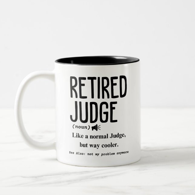Caneca De Café Em Dois Tons Juíza aposentada (Esquerda)