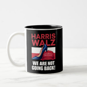 Caneca De Café Em Dois Tons Kamala Harris Heels pisando no Red MAGA Hat