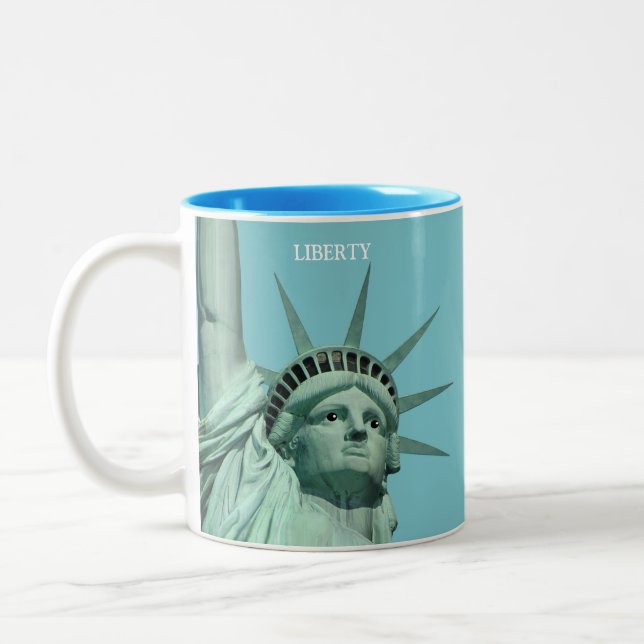 Caneca De Café Em Dois Tons Lady Liberty no Azul Céu (Esquerda)