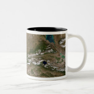 Caneca De Café Em Dois Tons Lago Balkhash em Kazakhstan oriental