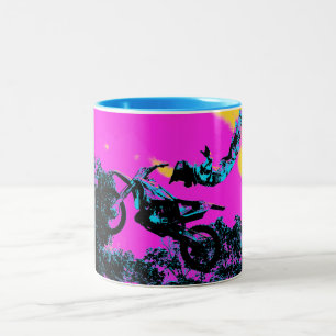 Caneca De Café Em Dois Tons Largando - Manobra de Motocross Freestyle