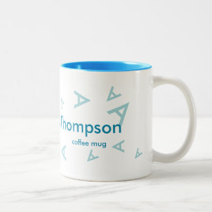Caneca De Café Em Dois Tons letra conhecida & inicial, tipografia azul legal