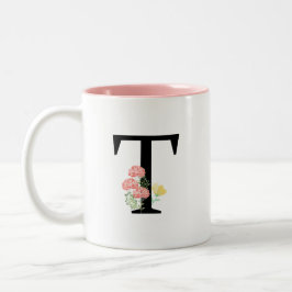 Caneca De Café Em Dois Tons letra monograma T flores a aquarela rosa spray