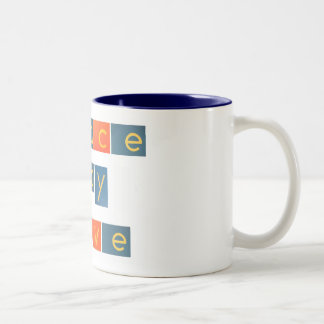 Caneca De Café Em Dois Tons Letras da lixa do AMOR da ALEGRIA da PAZ