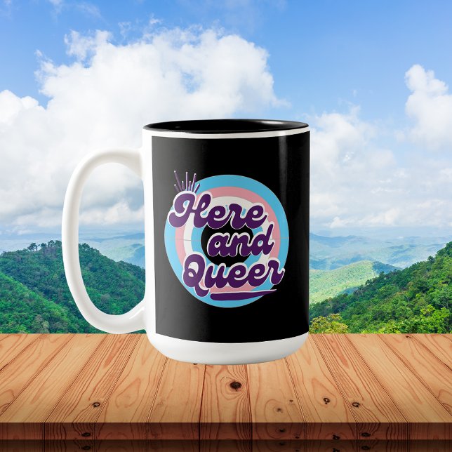 Caneca De Café Em Dois Tons LGBTQ: Sinalizador de Transgênero - Aqui e Fila (Criador carregado)