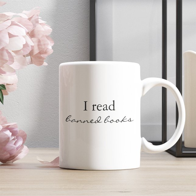 Caneca De Café Em Dois Tons Li livros proibidos (Criador carregado)