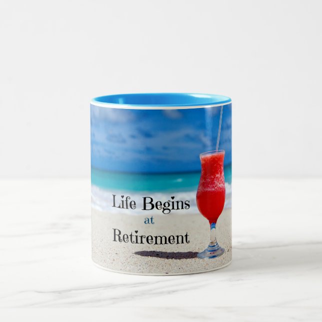 Caneca De Café Em Dois Tons Life Begins at Retirement (Centro)