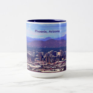 Caneca De Café Em Dois Tons Linha do horizonte da Arizona Phoenix durante o di
