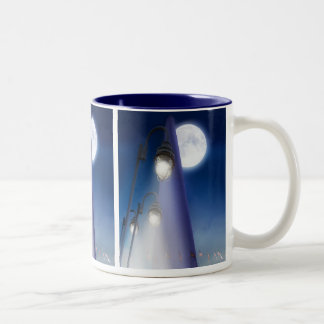 Caneca De Café Em Dois Tons Lua cheia no Monumento do WA