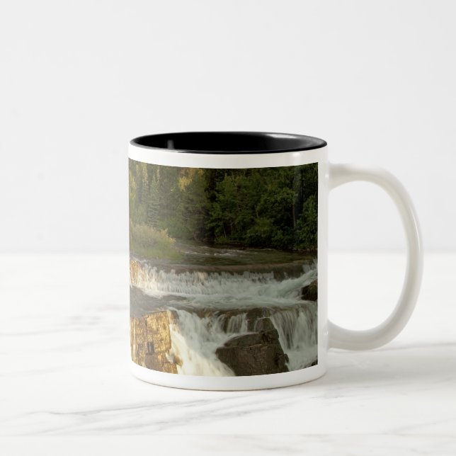Caneca De Café Em Dois Tons Luz da manhã cumprimenta Swiftcurrent Falls no (Direita)