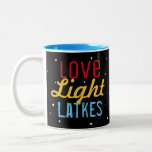 Caneca De Café Em Dois Tons Luz de Amor Personalizada Trava Hanukkah Engraçado<br><div class="desc">Amor Luz Trava Negra Hanukkah Engraçada Cotação de dois tons vai iluminar sua família Festa Hanukkah! Por que não fazer um para cada convidado e usá-lo como cartões de lugar? Este ditado colorido e humorístico destaca-se no fundo negro da noite estrelada. Claro que faz amigos e família sorrirem. Inclui espaço...</div>