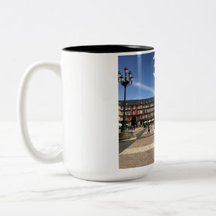 Caneca De Café Em Dois Tons Madrid — Plaza Mayor e estátua de Felipe III