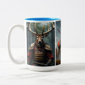 Caneca De Café Em Dois Tons Maiestosa curiosidade: Veado Vermelho na Floresta