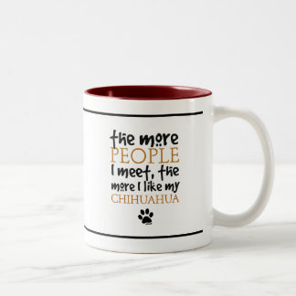 Caneca De Café Em Dois Tons Mais pessoas eu encontro… a versão da chihuahua