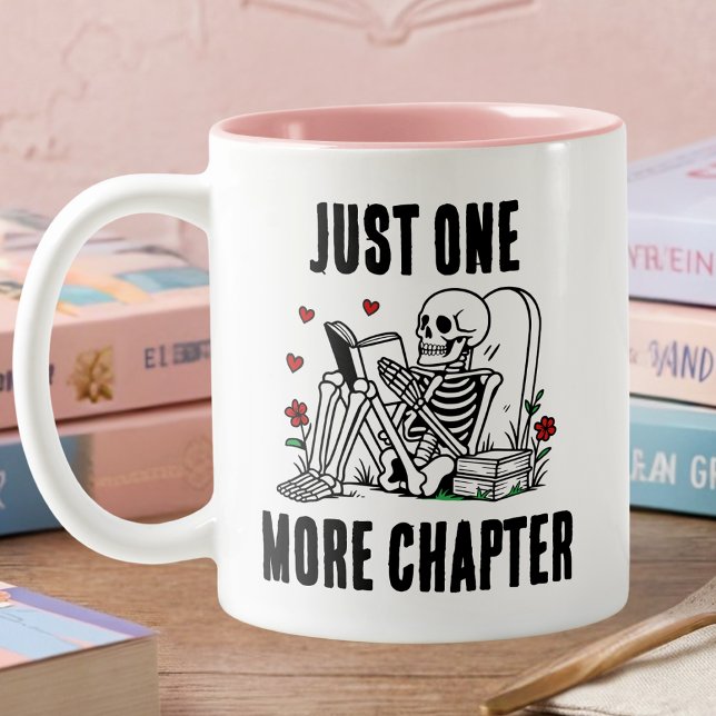 Caneca De Café Em Dois Tons Mais Um Capítulo Divertido Esqueleto de Leitura (Criador carregado)