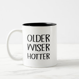Caneca De Café Em Dois Tons Mais Velha Mais Sábia Mais Gostosa