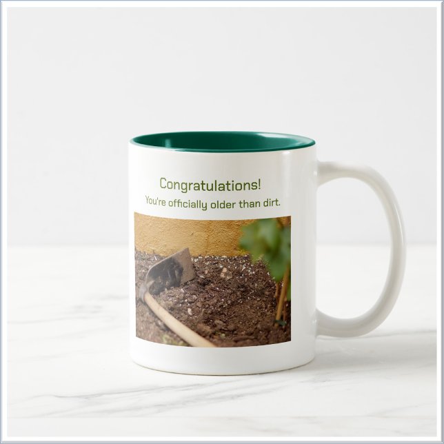 Caneca De Café Em Dois Tons Mais Velho Que Sujeira (Criador carregado)