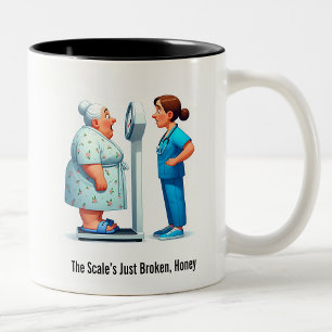 Caneca De Café Em Dois Tons Mais velho surpreendido vs. Escala de Mau