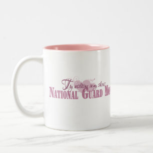 Caneca De Café Em Dois Tons Mamã da guarda nacional, tentativa andando em meu
