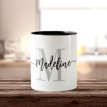 Caneca De Café Em Dois Tons Manchas Modernas de Script do Nome do Monograma Pe<br><div class="desc">Elegante e moderna caneca de café com seu nome personalizado e monograma em um design de caligrafia com letras de tendências em cinzas minimalistas e preto, esta design movida por tipografia faz um presente de excelente para colegas de trabalho, professores, treinadores, namoradas, esposas, filhas ou qualquer outro membro do trabalho...</div>