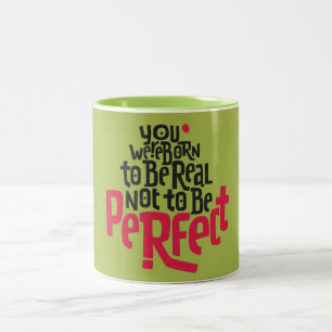 Caneca De Café Em Dois Tons Manguinete de Letra de Vetor Motivacional