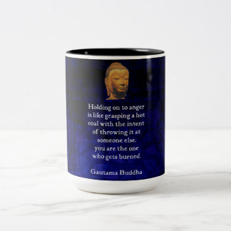Caneca De Café Em Dois Tons Mantendo-Se Presente Em Uma Citação Inspiracional 