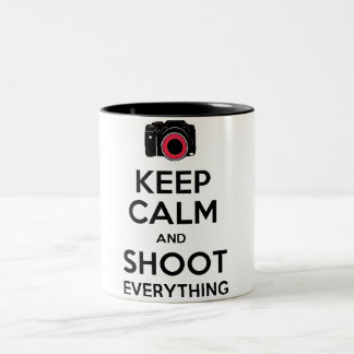 Caneca De Café Em Dois Tons Mantenha a calma & dispare em tudo caneca da