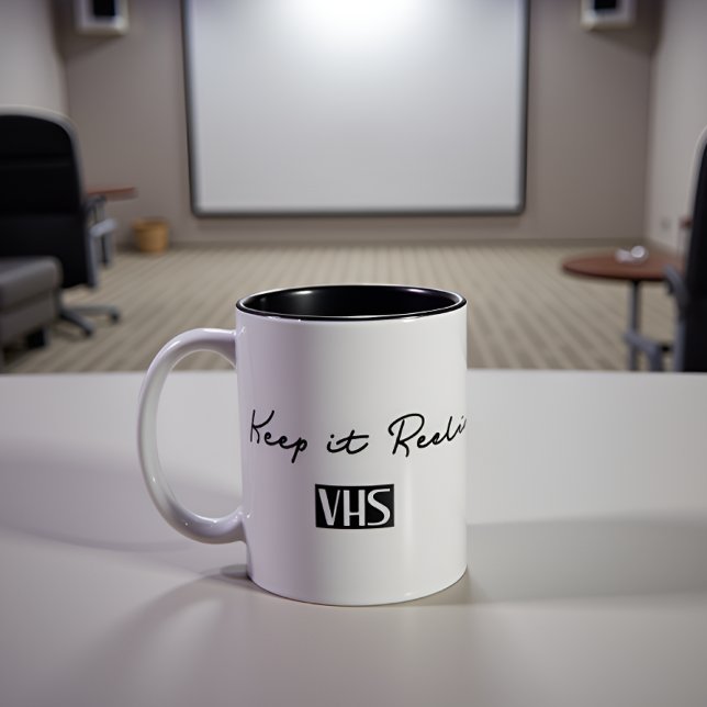 Caneca De Café Em Dois Tons Manter Cotação Retroativa VHS (Criador carregado)