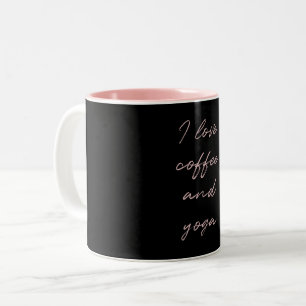 Caneca De Café Em Dois Tons Manuscrito Mínimo Preto e Rosa Eu adoro café e i